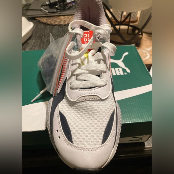 ‼️Sold‼️ Boys Pumas sneakers - Picture 3 of 3